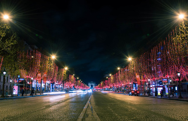 Illuminations de Noël sur l’avenue des Champs-Elysées à Paris
