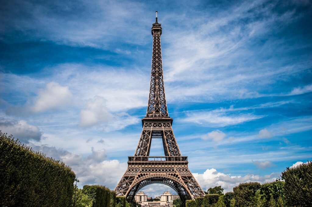 La Tour Eiffel : Symbole de Paris et Merveille Architecturale La Tour Eiffel : Symbole de Paris et Merveille Architecturale